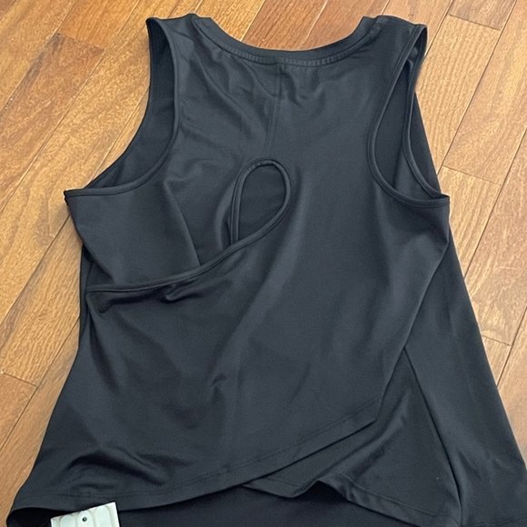 New Halara Black Sports Top Keyhole Opening in Back Size XS - Picture 8 of 8